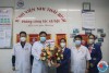 Lãnh đạo bệnh viện tặng hoa chúc mừng ngày Công tác xã hội Việt Nam 25/3.