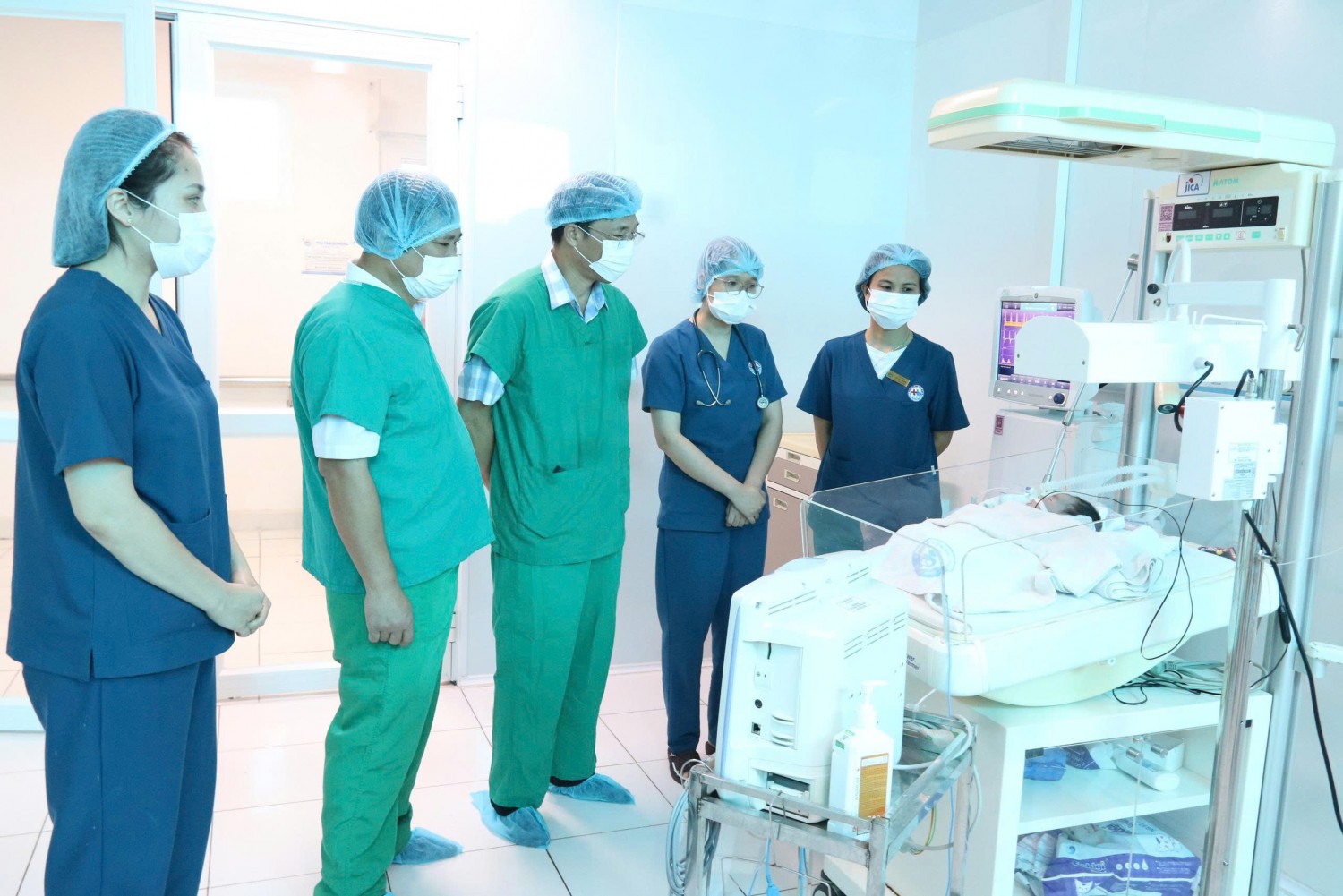 Hành trình hồi sinh những em bé sinh non tại Bệnh viện Nhi Thái Bình