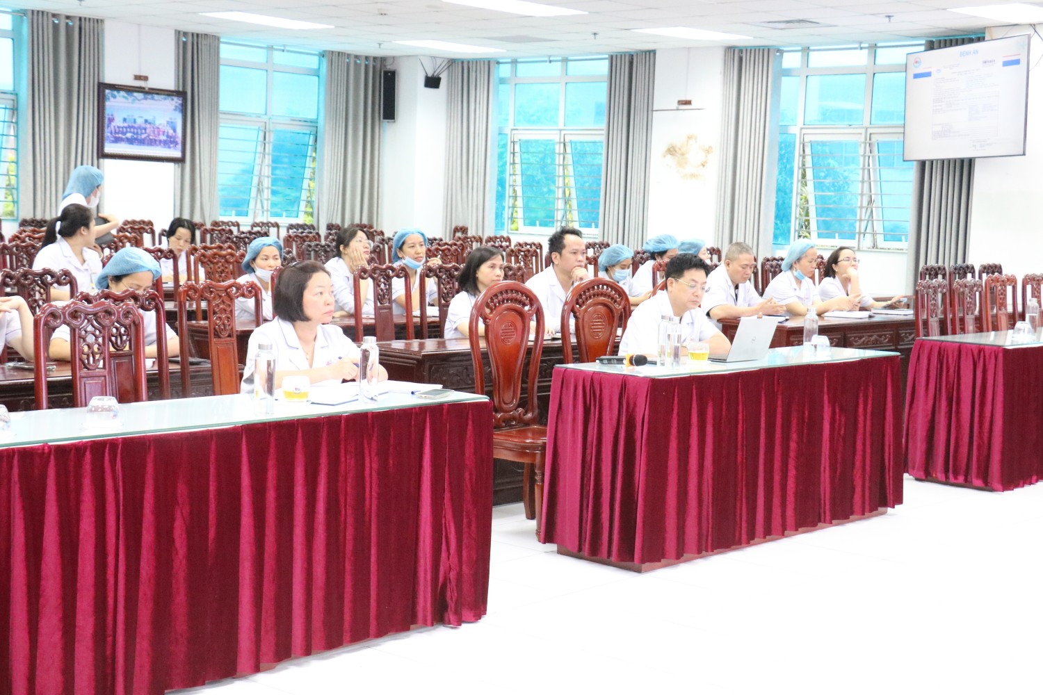 BS CKII Vũ Thanh Liêm phát biểu tại buổi sinh hoạt