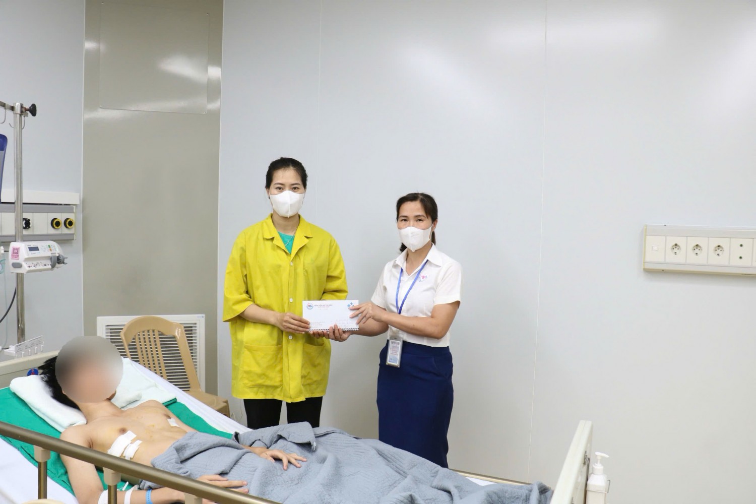 Trao yêu thương tiếp thêm nghị lực cho bệnh nhi sau phẫu thuật lõm ngực bẩm sinh
