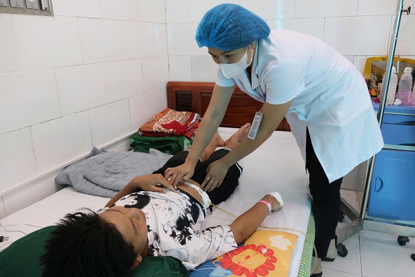 Cảnh báo nguy cơ thủng dạ dày ở trẻ em 